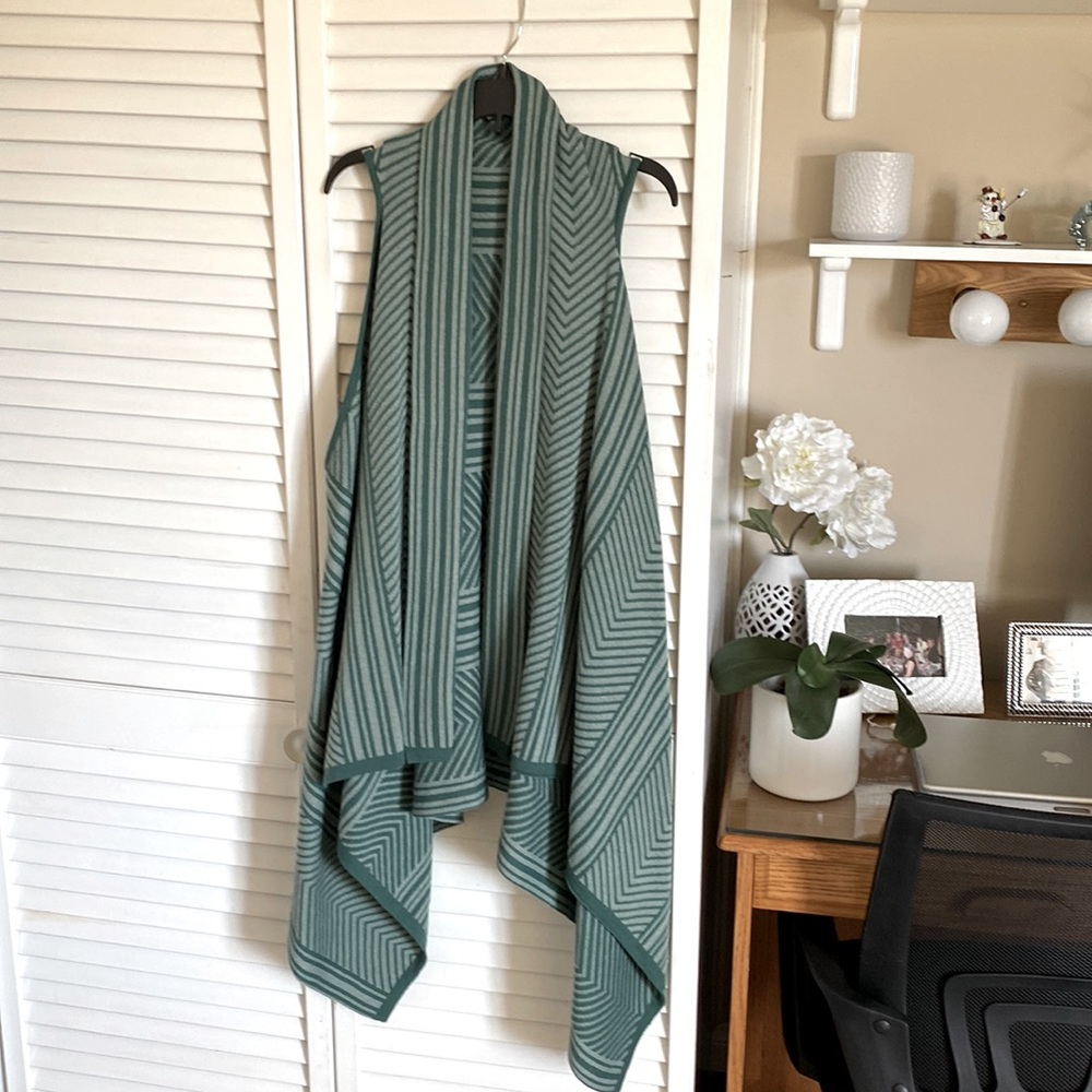 Sleeveless sweater duster